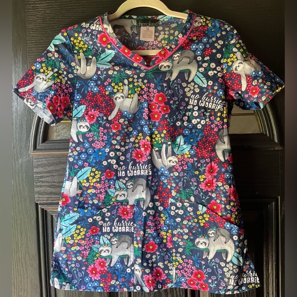 Sloth Scrub Top - Picture 1 of 2